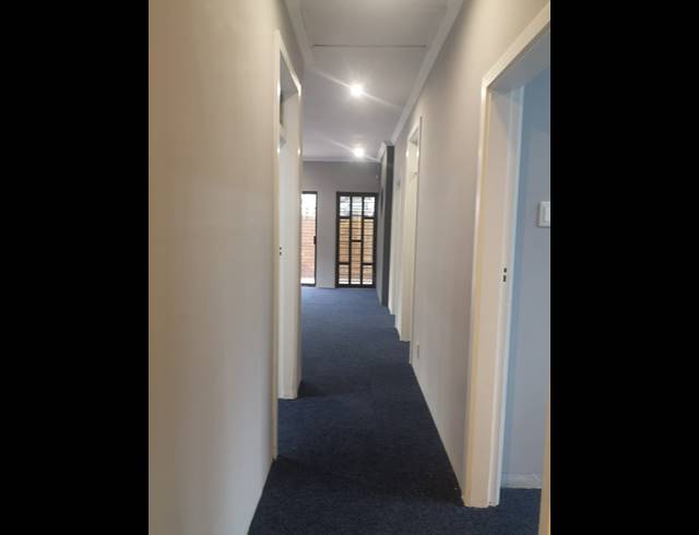 105M² BUSINESS CENTRE TO LET IN SYDENHAM